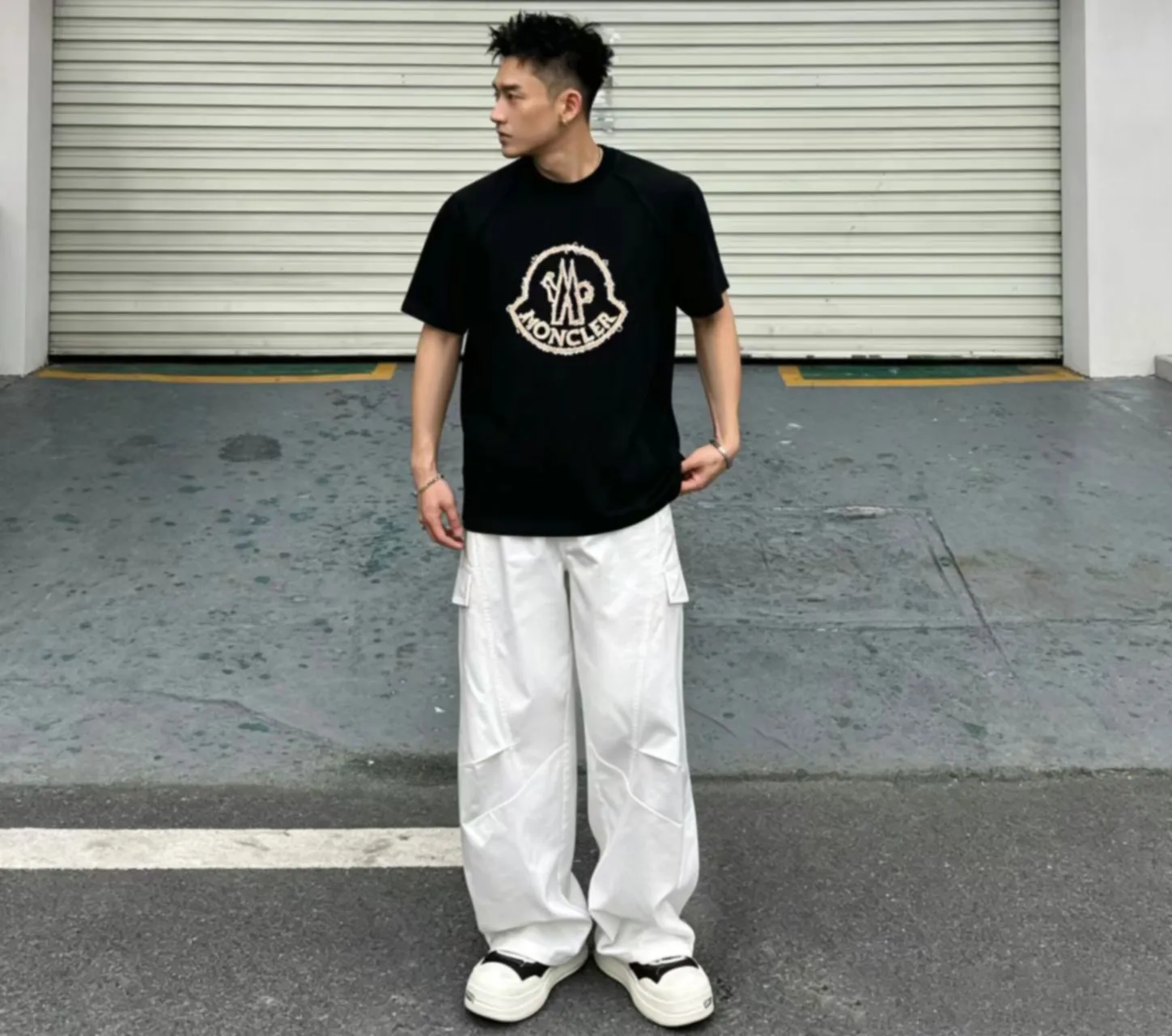 √
